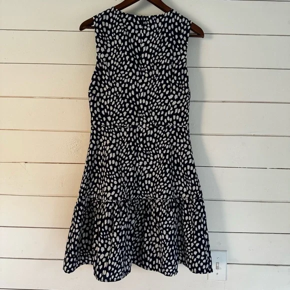 Vineyard Vines Painted Dots Sleeveless Dress. Size: 2 - Picture 10 of 12